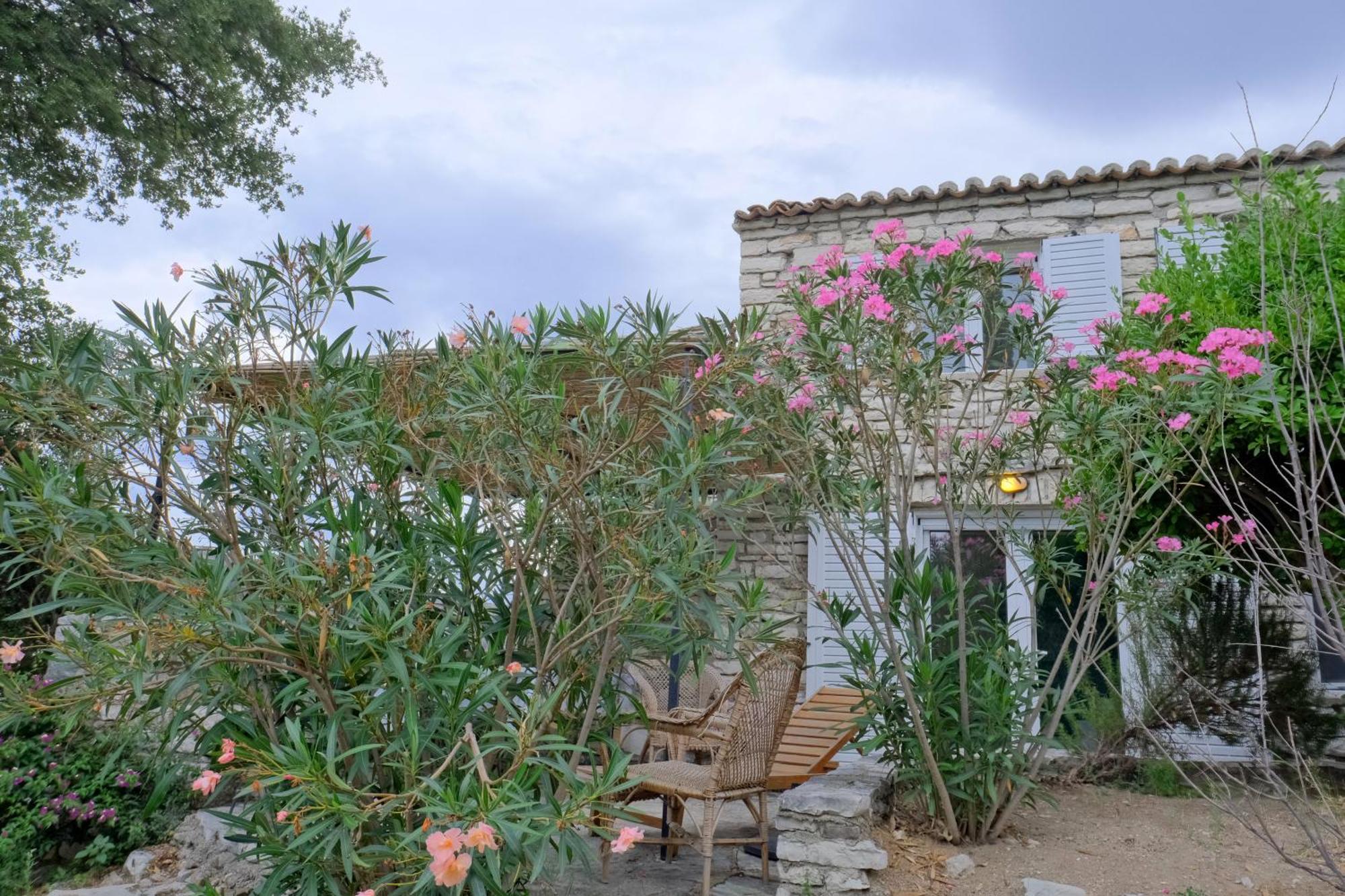 Les Villas de Qeparo Exterior foto
